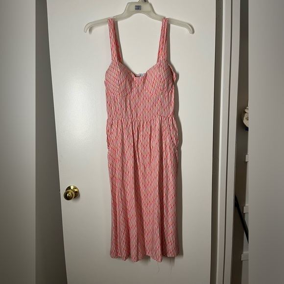 Adorable Dress - Cute Design with Buttons & Pockets - Picture 1 of 6